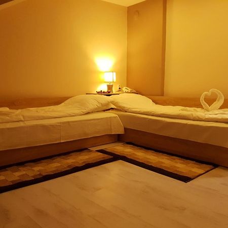 Валентино Hotel Vratsa Bagian luar foto