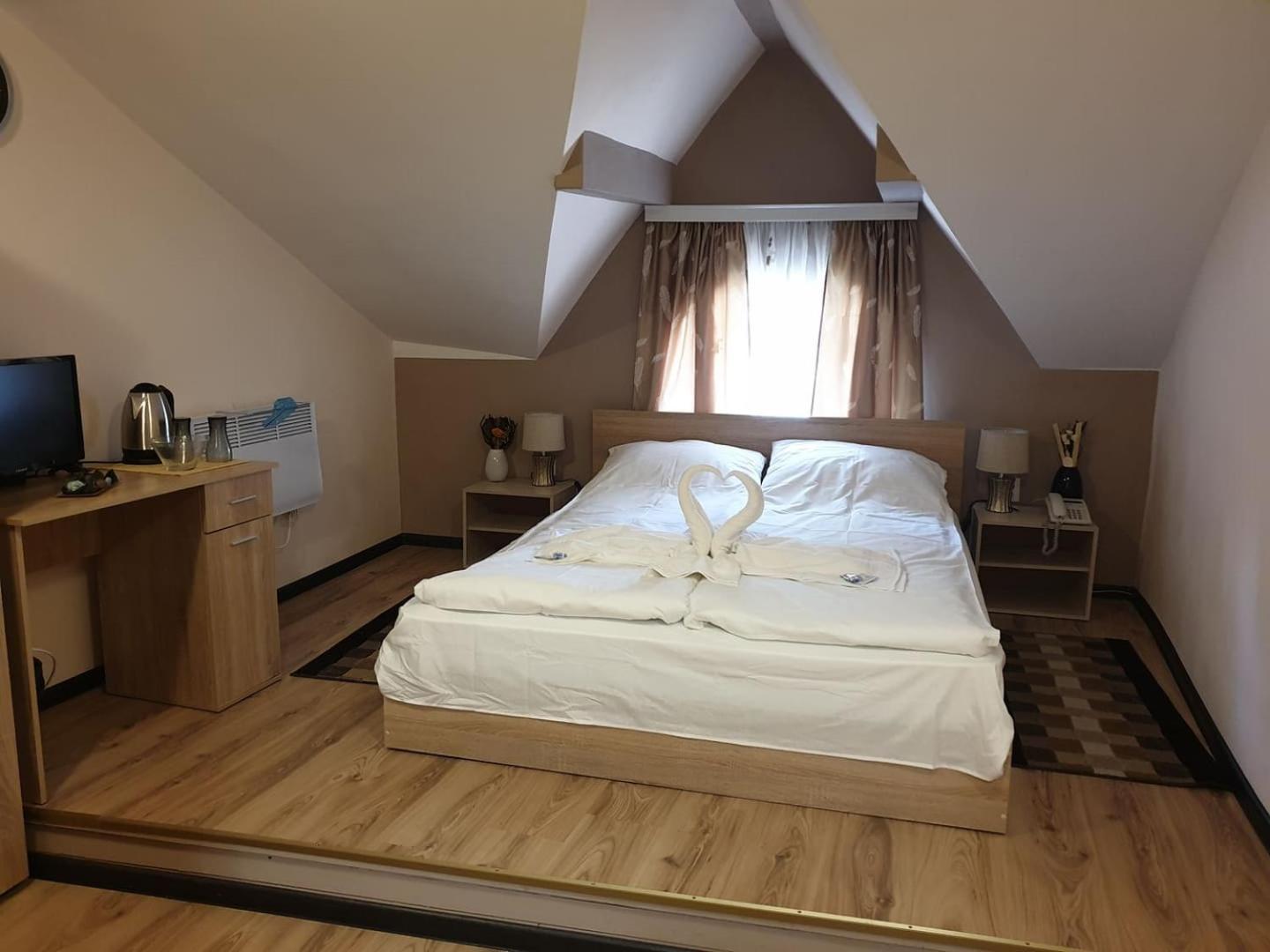 Валентино Hotel Vratsa Bagian luar foto