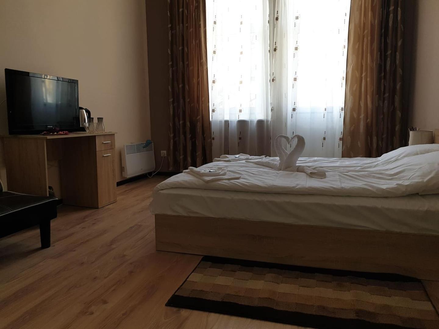 Валентино Hotel Vratsa Bagian luar foto